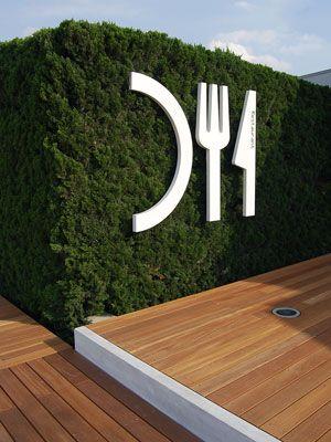 當(dāng)成線(xiàn)下超級(jí)入口，店面標(biāo)識(shí)主要性凸顯27