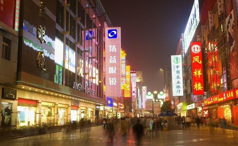 走在街上，發(fā)掘商店標識一模一樣，統(tǒng)一式店鋪廣告牌有須要嗎？7
