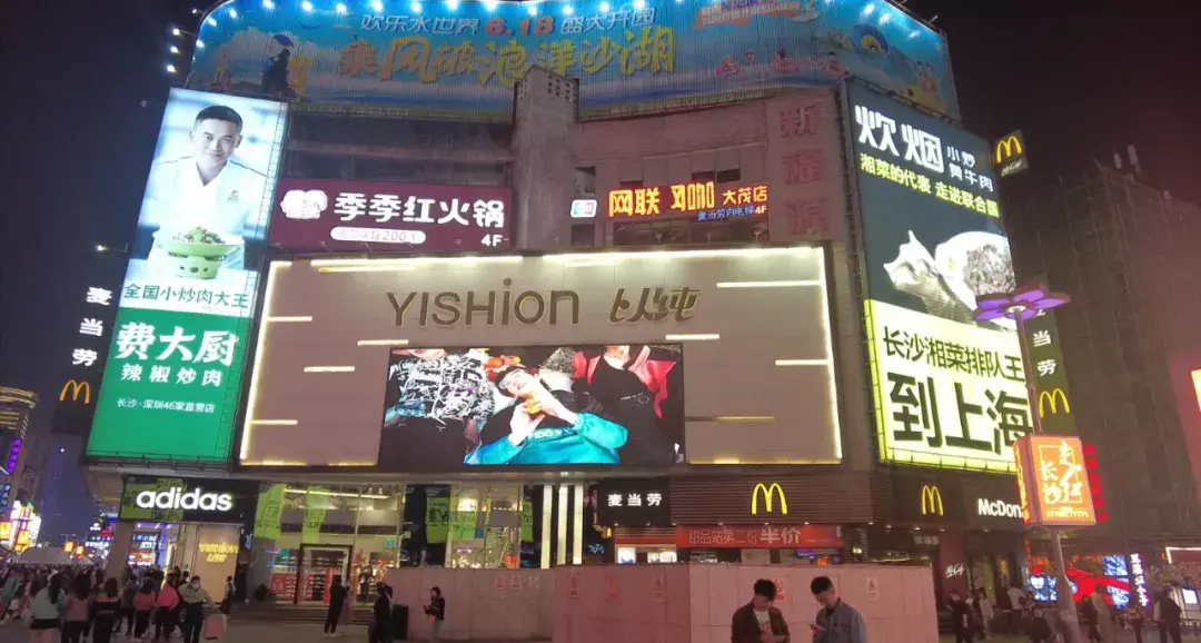 走訪長沙、重慶等地后，我總結(jié)出一套做燈箱廣告牌“吸金術(shù)”