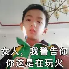 中國路邊的跨街廣告牌，我能笑一年33
