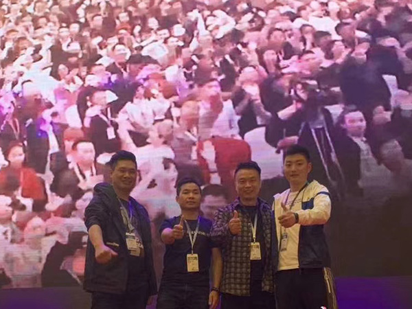 授人魚不如授人以漁！鑫麗華廣告家人們一起好好學(xué)習(xí)，天天向上！