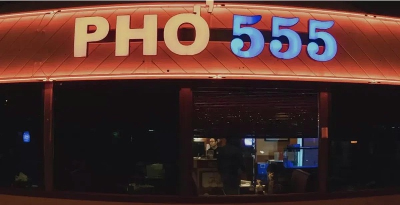 越南河粉店的廣告牌都會有個吉祥數(shù)字6