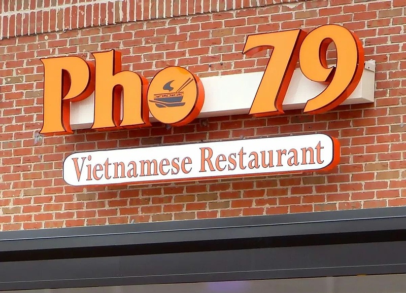 越南河粉店的標識都可以有個吉祥數(shù)字4